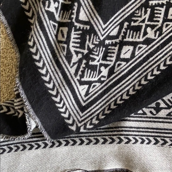 Comfy poncho hooded - Picture 3 of 5